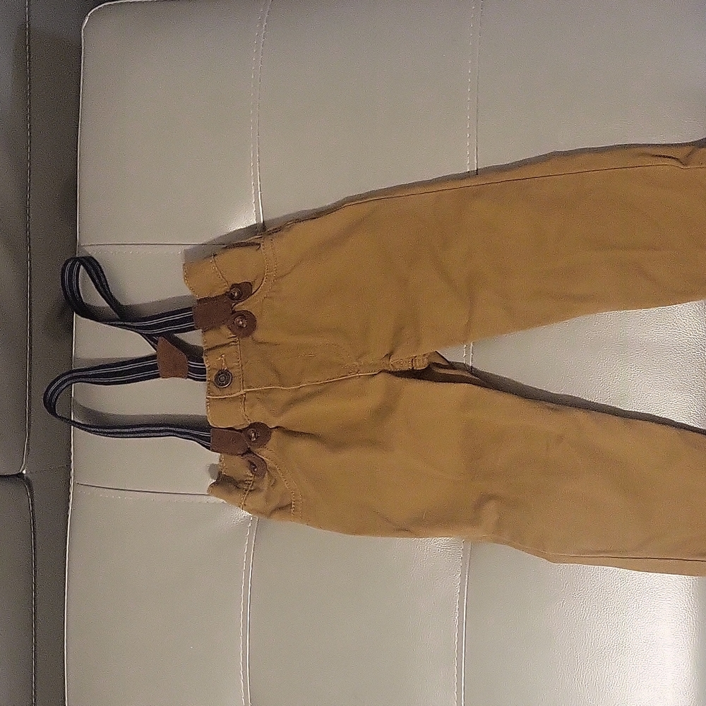 Baby pants with suspenders